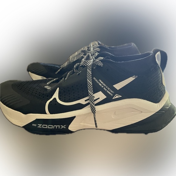 Nike ZoomX Zegama Trail Women’s Size 9 B ~ worn once - Picture 2 of 16